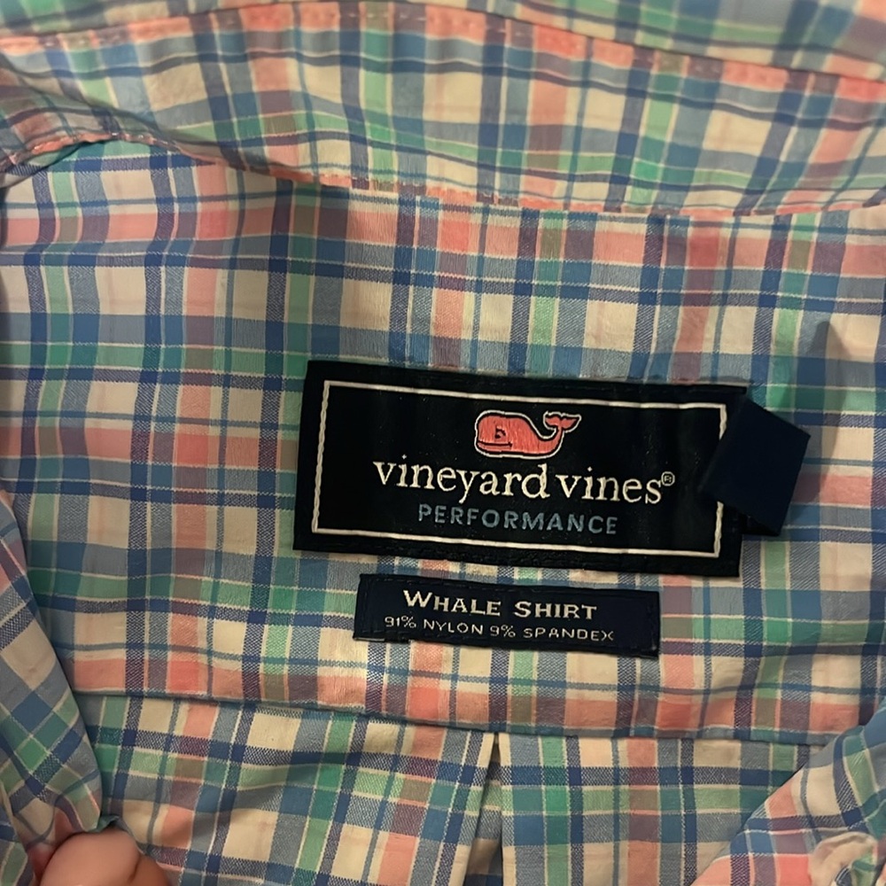 Boys vineyard vines performance button down - size medium (12/14)
